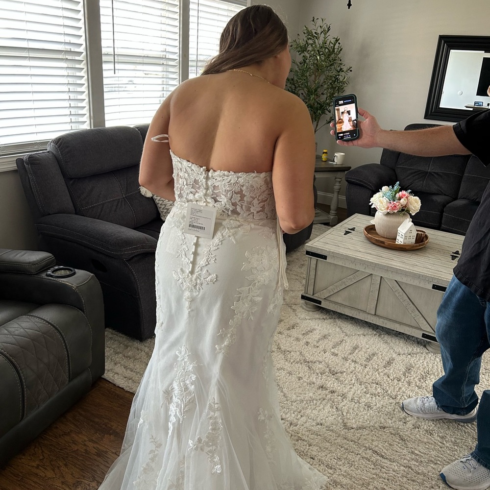 Stella York 7736
White Lace Wedding Dress